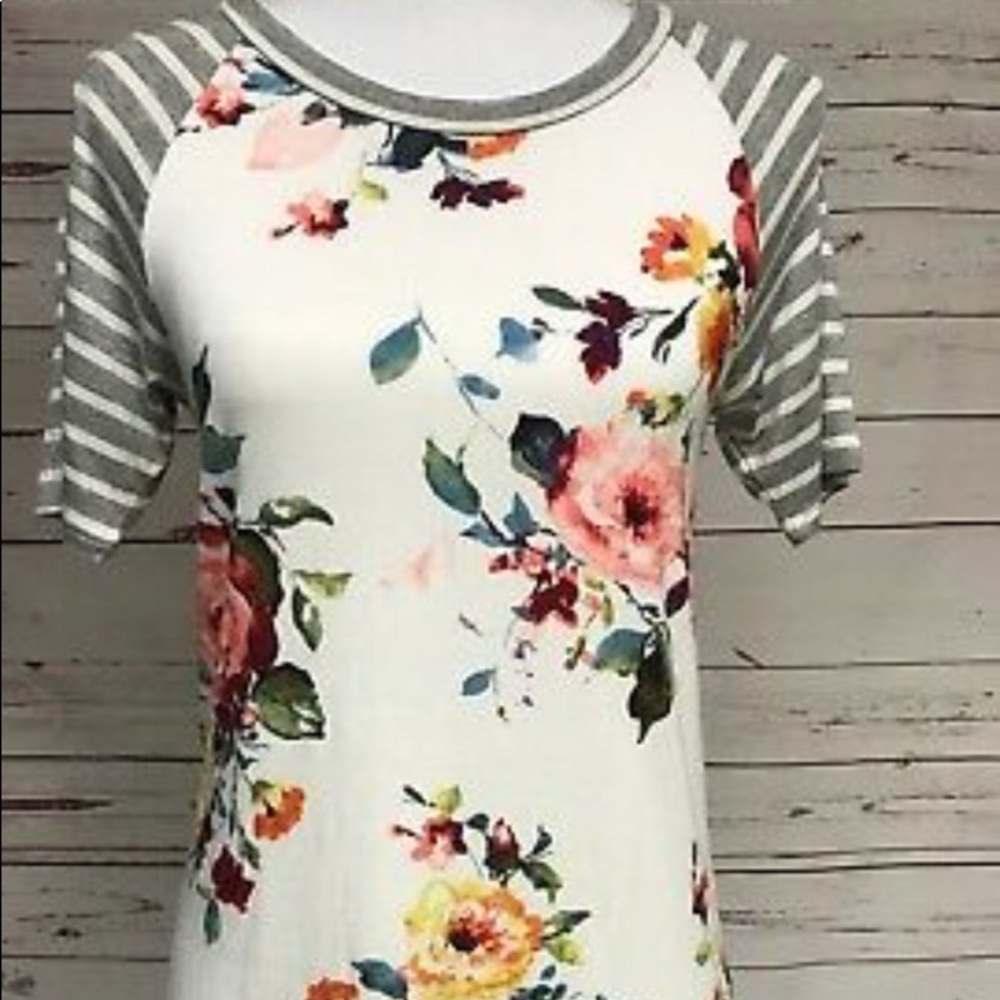 🍍First look Reglan baseball tee floral/ stripe🍍